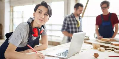 Risiko für den Berufsweg: Viele Schüler:innen wollen erst arbeiten, anstatt eine Ausbildung zu beginnen - 